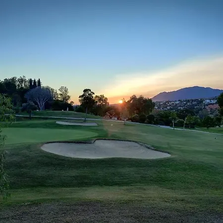 Marbella Golf & Sea - Heated Pool 28 Degrees 365 Days דירה